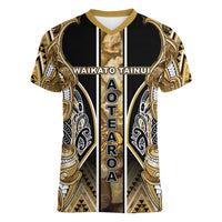 Aotearoa Waikato Tainui Women V-Neck T-Shirt Maori Light Gold Tribal Paua Shell Pattern