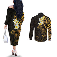 New Zealand Tuatara Plumeria Couples Matching Off The Shoulder Long Sleeve Dress and Long Sleeve Button Shirt Maori Gold Koru Tribal Tattoo