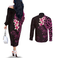 New Zealand Tuatara Plumeria Couples Matching Off The Shoulder Long Sleeve Dress and Long Sleeve Button Shirt Maori Pink Koru Tribal Tattoo
