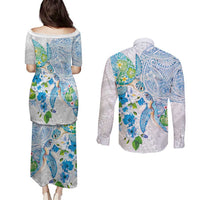 Hawaiian Couple Turtles Honi Couples Matching Puletasi and Long Sleeve Button Shirt Polynesian Art Motifs and Hibiscus White Blue Color - Polynesian Pride