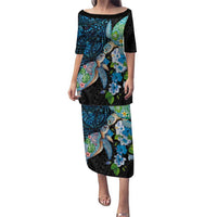 Hawaiian Couple Turtles Honi Family Matching Puletasi and Hawaiian Shirt Polynesian Art Motifs and Hibiscus Black Blue Color - Polynesian Pride