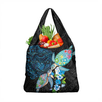 Hawaiian Couple Turtles Honi Grocery Bag Polynesian Art Motifs and Hibiscus Black Blue Color - Polynesian Pride