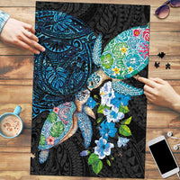 Hawaiian Couple Turtles Honi Puzzle Polynesian Art Motifs and Hibiscus Black Blue Color - Polynesian Pride