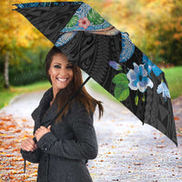 Hawaiian Couple Turtles Honi Umbrella Polynesian Art Motifs and Hibiscus Black Blue Color - Polynesian Pride