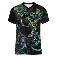 New Zealand Gecko Maori Art Tattoo Women V-Neck T-Shirt Silver Fern and Paua Shell Mode