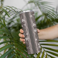 Hawaiian Art Flower Tribal with Lei Skinny Tumbler Palaka Pattern Grayscale - Polynesian Pride