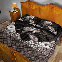 Hawaiian Lei Turtle and Plumeria Quilt Bed Set Polynerian Art Tattoo-Grayscale Mode