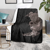 Hawaiian Tropical Plants and Chameleon Blanket Polynesian Art Grayscale - Polynesian Pride