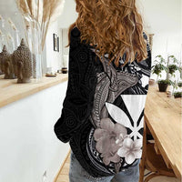 Hawaiian Whale and Kanaka Maoli Symbol Women Casual Shirt Hibiscus with Hawaii Map and Polynesian Tattoo Grayscale Color