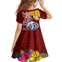 Custom Northern Mariana Islands Christmas Kid Short Sleeve Dress Funny Santa Hug Latte Stone Ylang-ylang and Polynesia Pattern Red LT03 - Polynesian Pride