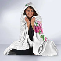 Hawaiian Hibiscus and Art Polynesian Tattoo Hooded Blanket White Color