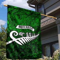 New Zealand Garden Flag Silver Fern and Maori Symbols Papua Shell Green Style LT03 - Polynesian Pride