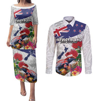 New Zealand Christmas Couples Matching Puletasi and Long Sleeve Button Shirt Meri Kirihimete-Tuatara and Pohutukawa White Color