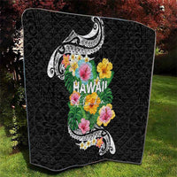 Hawaii Aloha Tropical Leaves and Flower Quilt with Polynesian Art Tattoo Black Color - Polynesian Pride