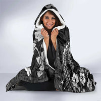 Hawaii King Kamehameha Day Hooded Blanket Polynesian Pattern Mix Hibiscus Black