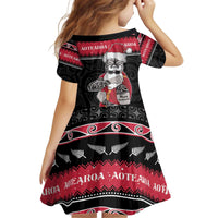 New Zealand Santa Tiki Christmas Kid Short Sleeve Dress Meri Kirihimete