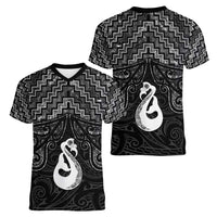 New Zealand Maori Women V-Neck T-Shirt Poutama Manaia Black Paua Shell