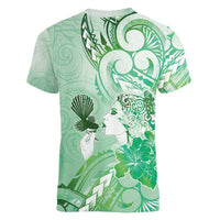 Aotearoa Maori Wahine Women V-Neck T-Shirt Fantail Bird Green Gold Marble