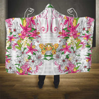 Hawaii Palaka Hooded Blanket White Tribal Pattern With Tropical Flowers - Polynesian Pride
