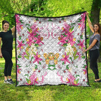 Hawaii Palaka Quilt White Tribal Pattern With Tropical Flowers - Polynesian Pride