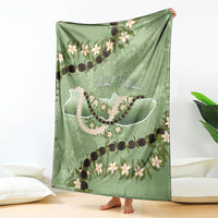 Hawaii Molokai Island Flowers Lei Blanket Kukui Nut Mossy Green