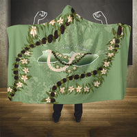 Hawaii Molokai Island Flowers Lei Hooded Blanket Kukui Nut Mossy Green