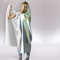 Hawai'i Paniolo Maile Twisted Lei Hooded Blanket Winter White