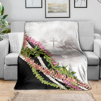Hawaii Mokihana Mix Pikake Leis Mahalo 'Olelo Blanket White Tapa