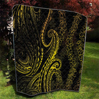 Polynesia Plumeria Lei Quilt Black Gold Curves Motif