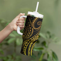 Polynesia Plumeria Lei Tumbler With Handle Black Gold Curves Motif