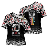 Kia Kaha Te Reo Maori Cross Shoulder Shirt 50 Years Mo Ake Tonu Te Reo - Polynesian Pride