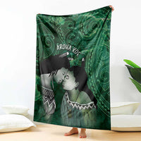 New Zealand Aroha Koe Mama Blanket Maori Hongi - Pounamu
