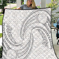White Sunday Lotu Tamaiti Quilt Polynesian Wave Pastel Gray - Polynesian Pride