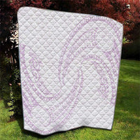White Sunday Lotu Tamaiti Quilt Polynesian Wave Pastel Mauve - Polynesian Pride