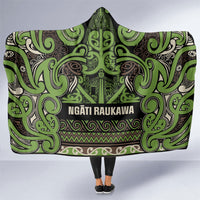 Aotearoa Iwi Ngati Raukawa Hooded Blanket Maori Wharenui House Tribal Pattern LT9 One Size Olive green - Polynesian Pride