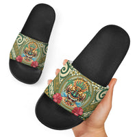 Hawaii Tiki Mask Slide Sandals Mele Kalikimaka i Iulai!