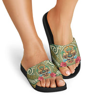 Hawaii Tiki Mask Slide Sandals Mele Kalikimaka i Iulai!