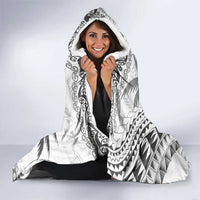 Custom Fiji Black Fern Hooded Blanket Maori Warroir with Fijian Masi Pattern LT9 - Polynesian Pride