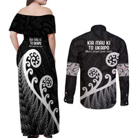 Kia Mau Ki To Ukaipo Couples Matching Off Shoulder Maxi Dress and Long Sleeve Button Shirt Te Reo Maori Koru Fern Art