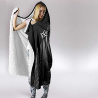 New Zealand Te Reo Mori Hooded Blanket Simple Black Fern LT9 - Polynesian Pride