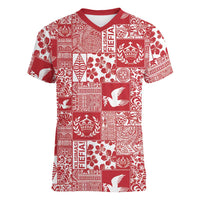 Red Tonga Kilisimasi Fiefia Women V-Neck T-Shirt Pacific Patchwork Xmas Vibes LT9 Female Red - Polynesian Pride