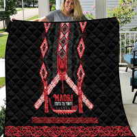 Toitu Te Tiriti Waitangi Quilt Black Wharenui House - Polynesian Pride