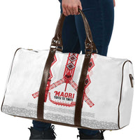 Toitu Te Tiriti Waitangi Travel Bag White Wharenui House - Polynesian Pride