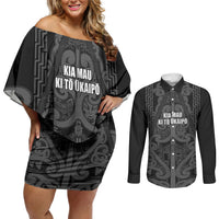 Maori Language Week Personalised Couples Matching Off Shoulder Short Dress and Long Sleeve Button Shirt Kia Mau Ki To Ukaipo Grey Color LT14 Grey - Polynesian Pride
