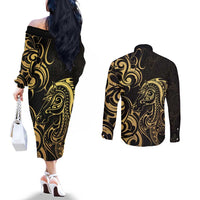 Gold And Black Aoteara Horse Racing Couples Matching Off The Shoulder Long Sleeve Dress and Long Sleeve Button Shirt NZ Maori Pattern