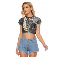 Gray Polynesian Tribal Frangipani Tropical Vibe Raglan Cropped T Shirt