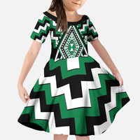 Green Aotearoa Taniko Poutama Patikitiki Family Matching Short Sleeve Bodycon Dress and Hawaiian Shirt LT14 Daughter's Dress Green - Polynesian Pride