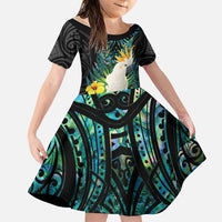 Sulphur-crested Cockatoo New Zealand Family Matching Puletasi and Hawaiian Shirt Paua Shell Aotearoa Maori Tropical Flowers LT14 Daughter's Dress Black - Polynesian Pride