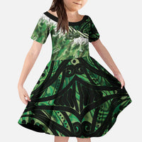 Green Traditional Cloak Aotearoa Kid Short Sleeve Dress Maori Paua Shell Korowai Pattern