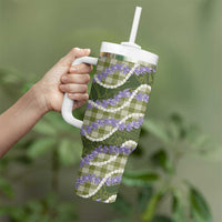 Green Hawaii Palaka Honohono Pikake Tumbler With Handle Hawaiian Orchid Lei Polynesian Pattern - Polynesian Pride